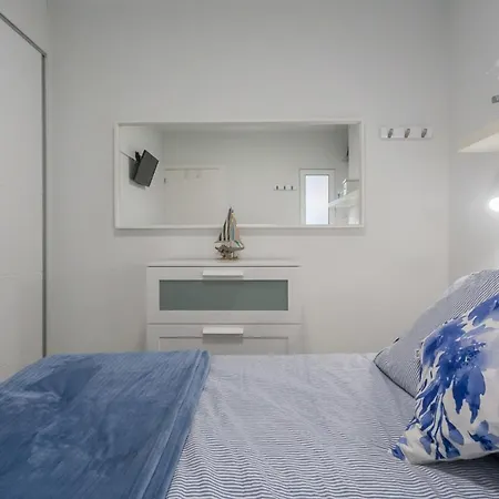 Con Terraza Y Piscina En Canteras *